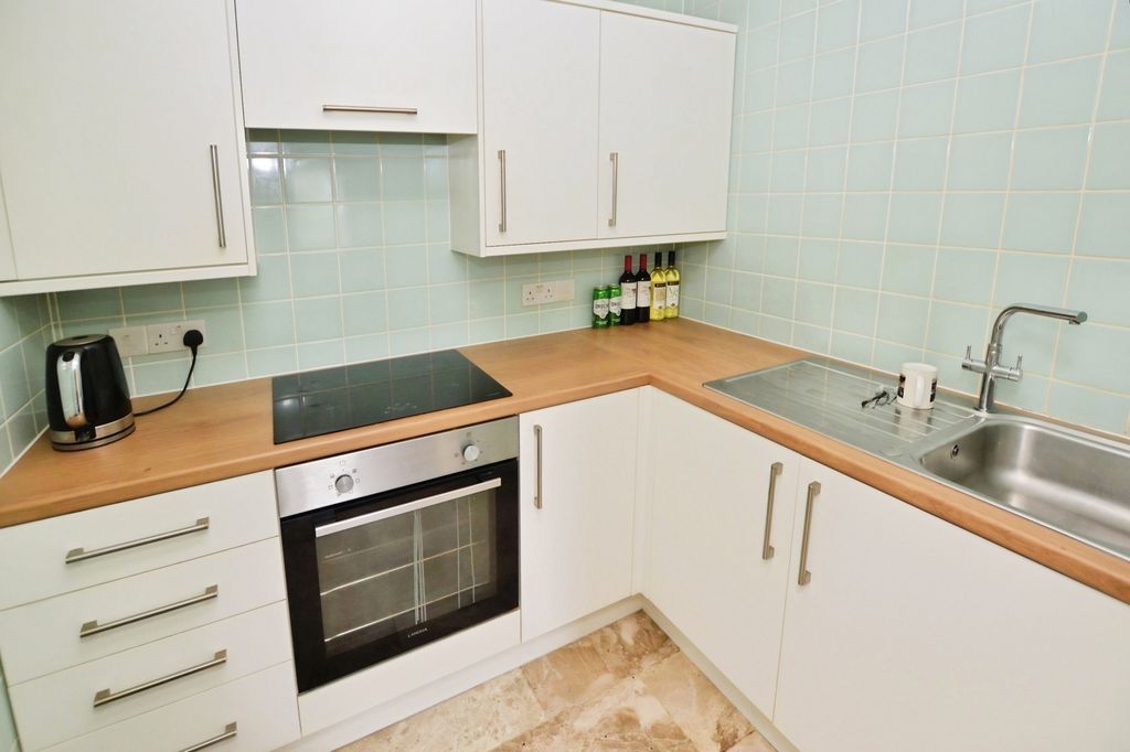 Property photo 3 of 9 Kitchen