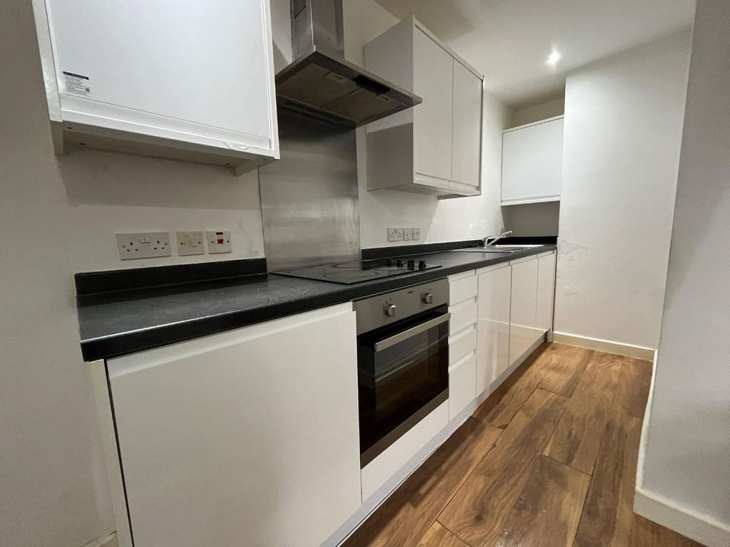 Property photo 3 of 10 Kitchen