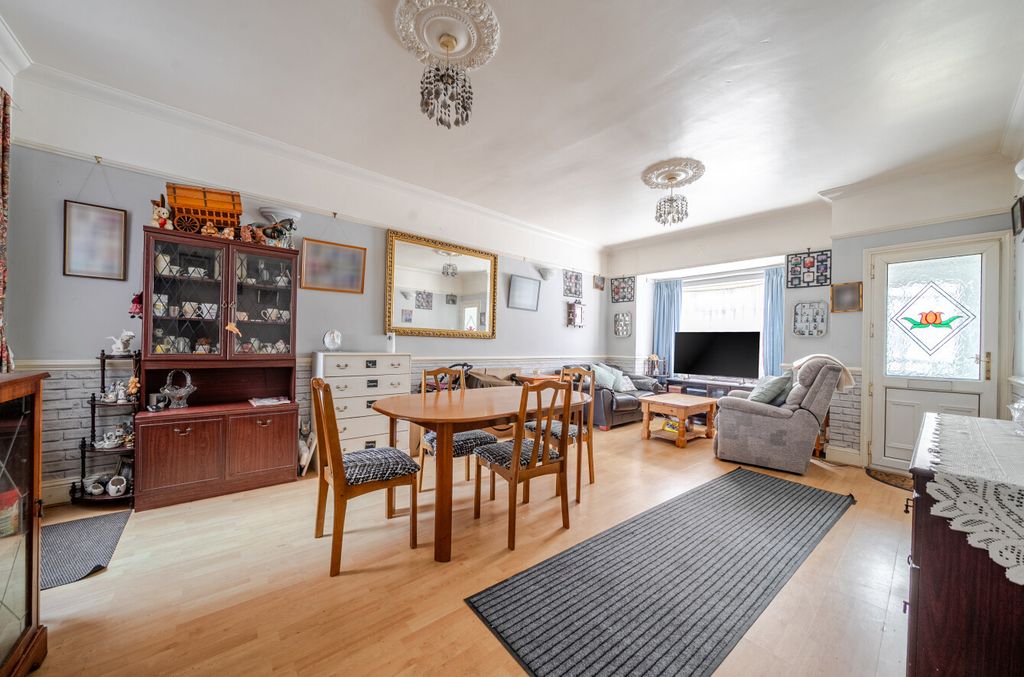 Property photo 2 of 11 1526246-1-6Ab6Bb6...