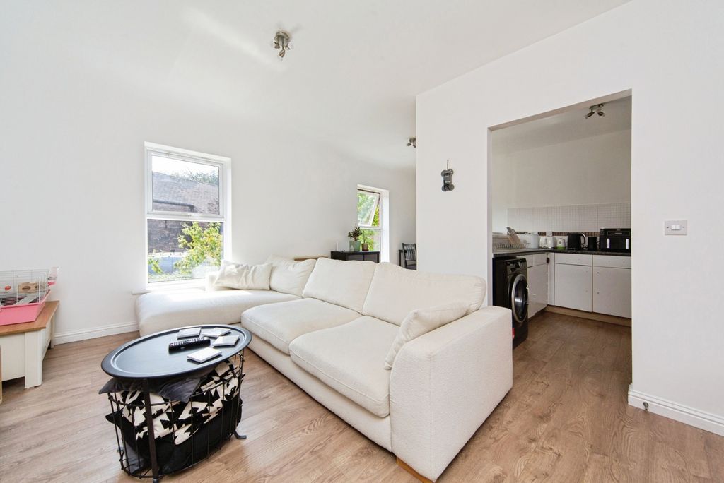 Property photo 3 of 18 Pbox-Img.Jpg