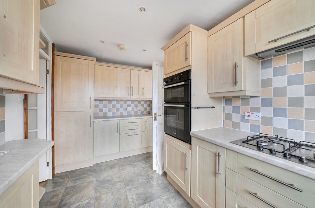 Property photo 3 of 25 1483807-12-6A43F1...