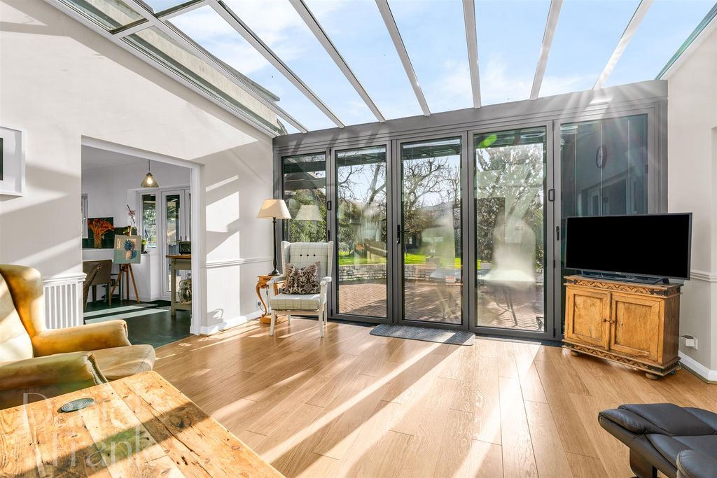 Property photo 2 of 48