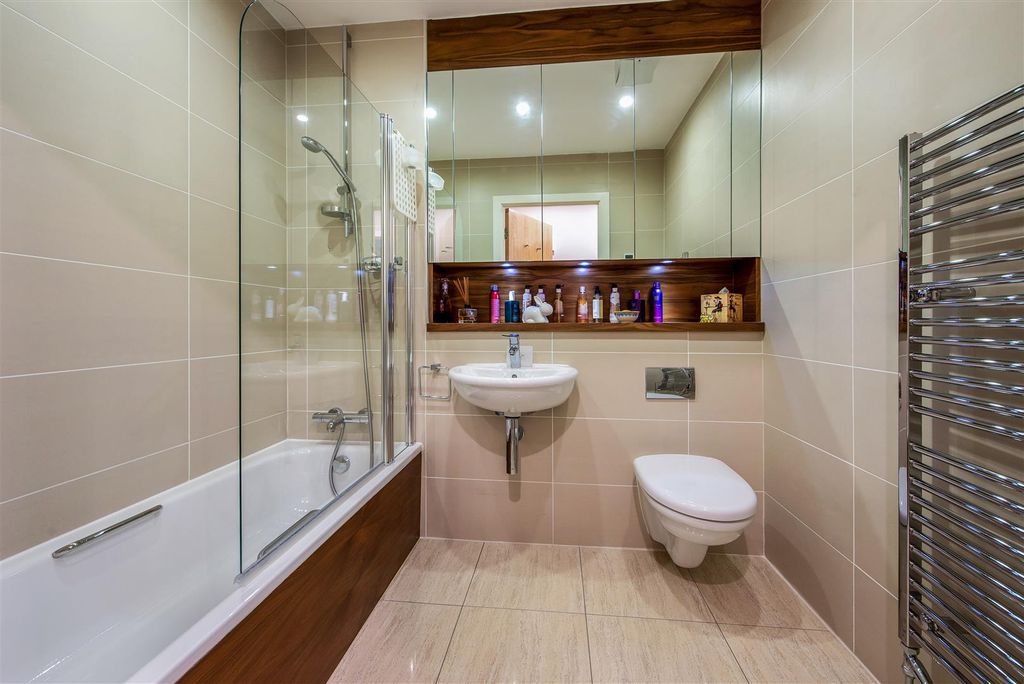 Additional image 11 of 2 bed flat for saleTudor Court, Bramshott Place, Liphook GU30