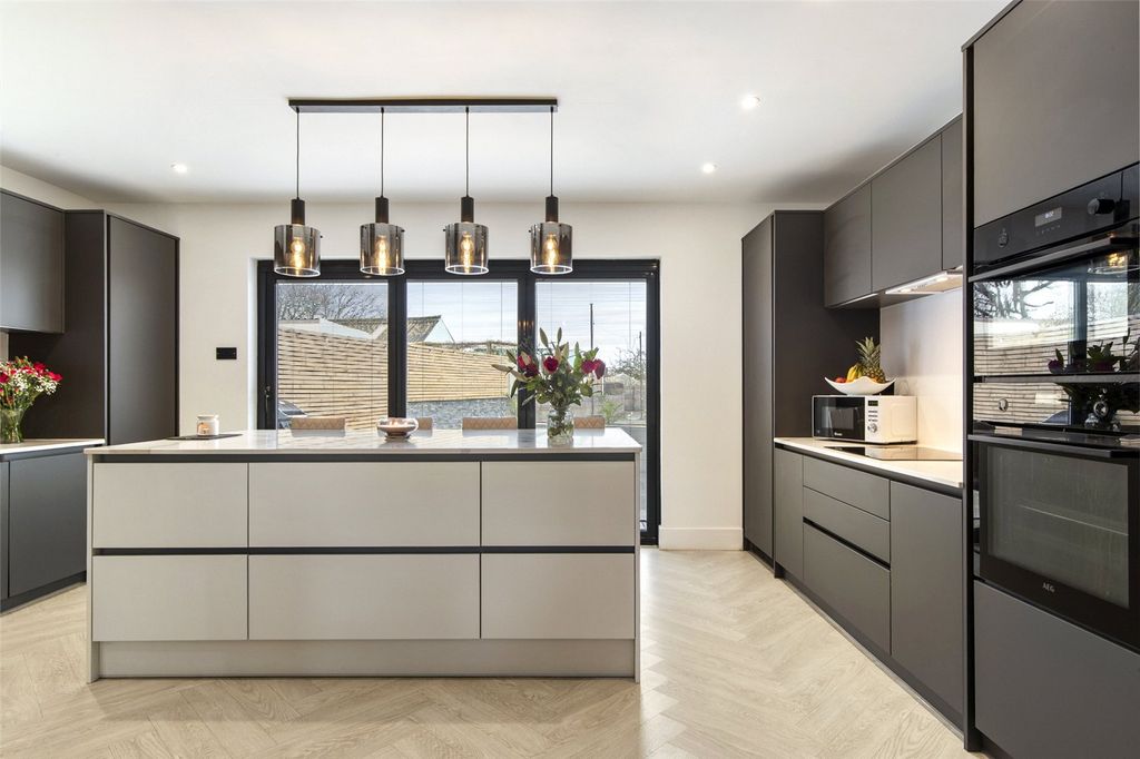 Property photo 2 of 35 Picture No. 04