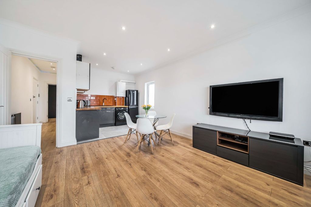 Property photo 3 of 13 4474134