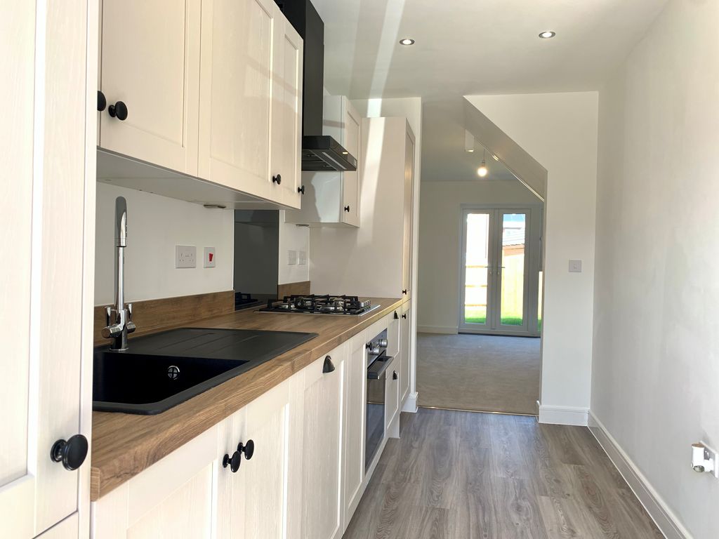 Property photo 2 of 7 Kitchen