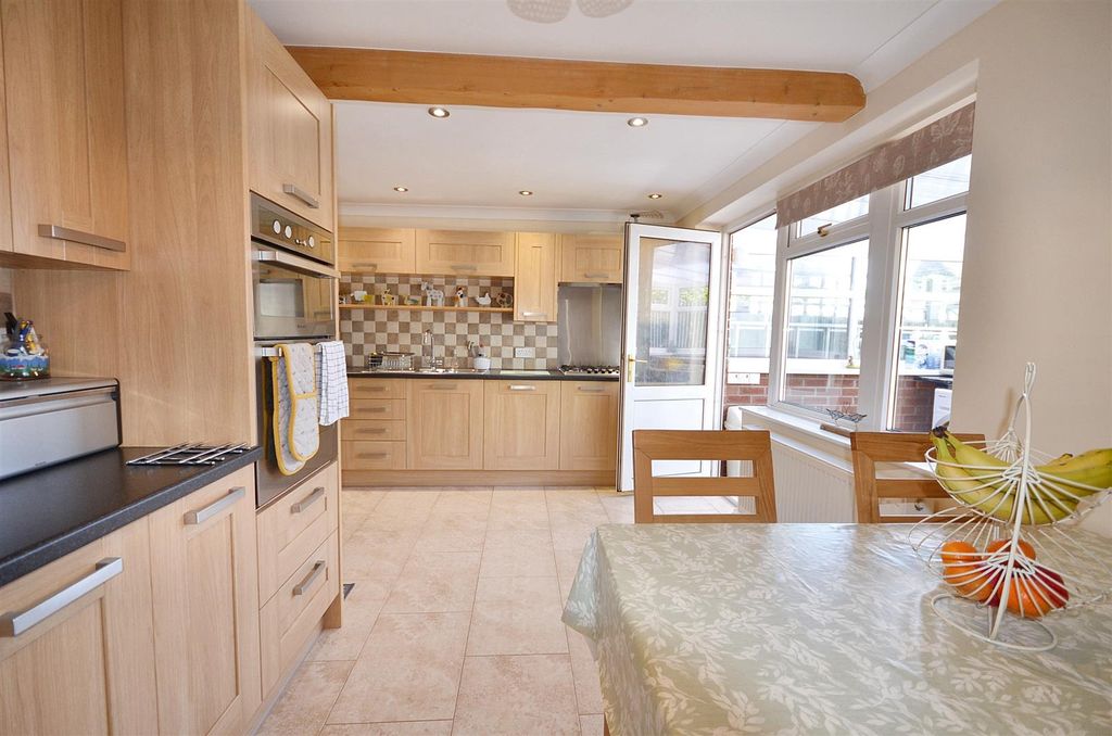Property photo 3 of 17 Dining Kitchen