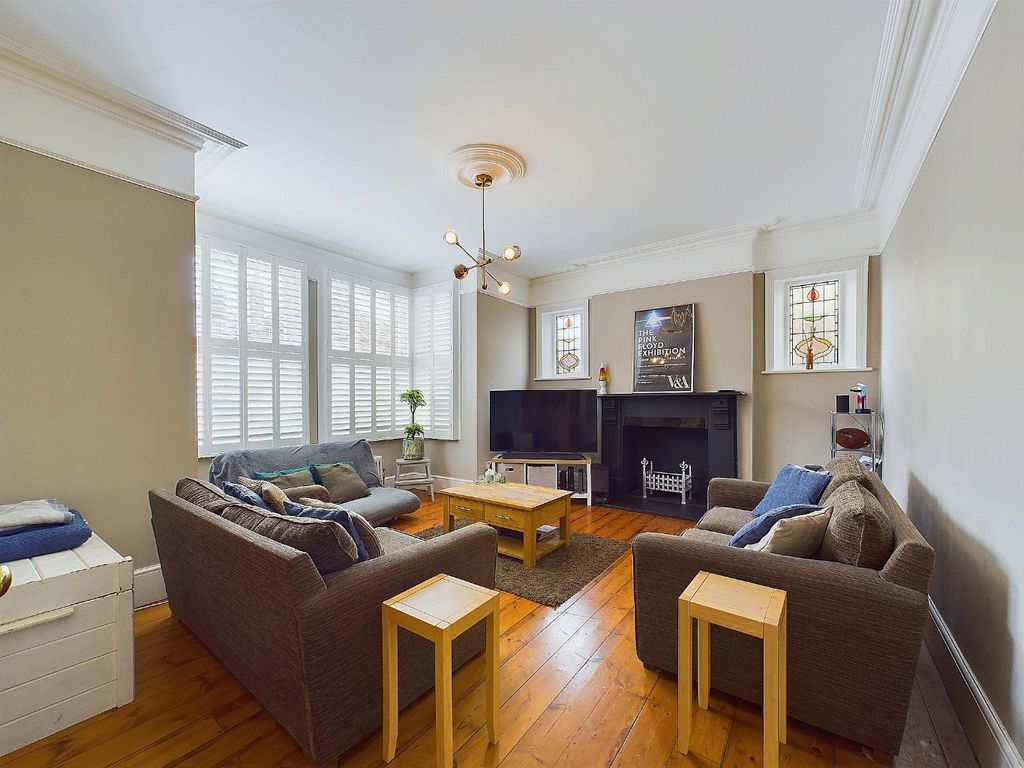 Property photo 2 of 17 3926544