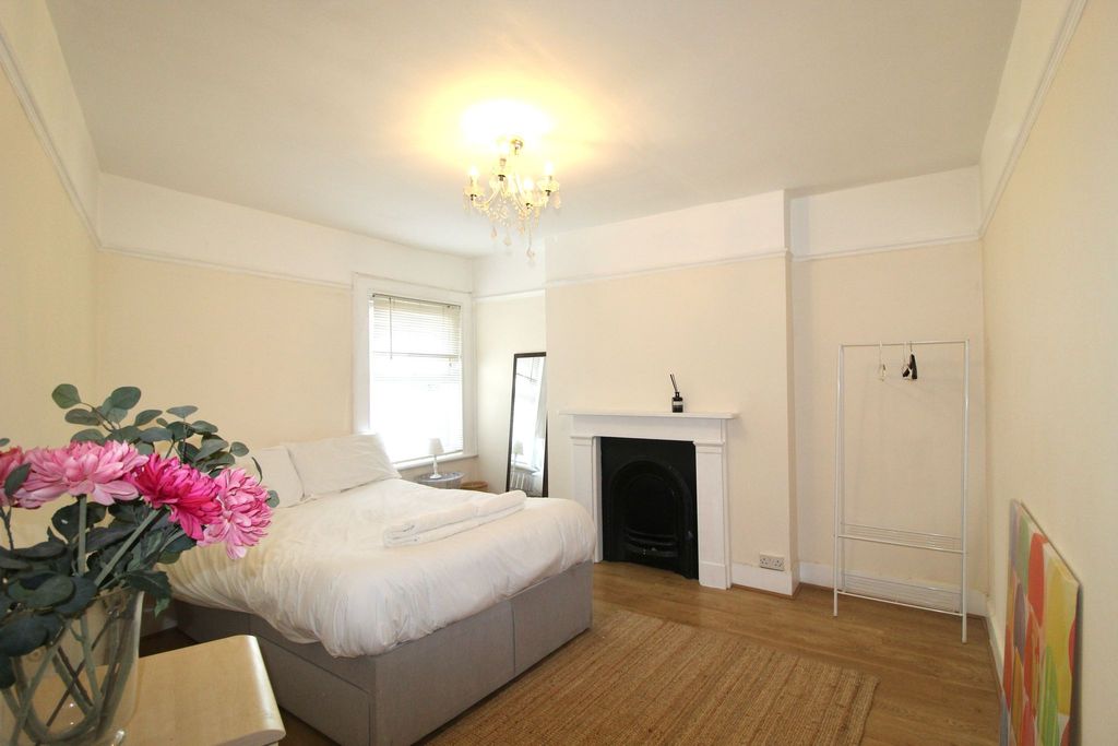 Property photo 1 of 14 Main Bedroom