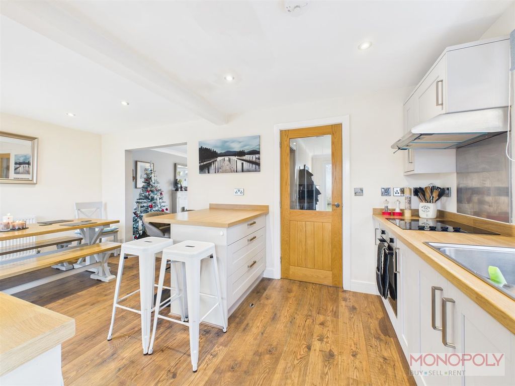 Property photo 3 of 24 Cam04439G0-Pr0196-Still007.Jpg