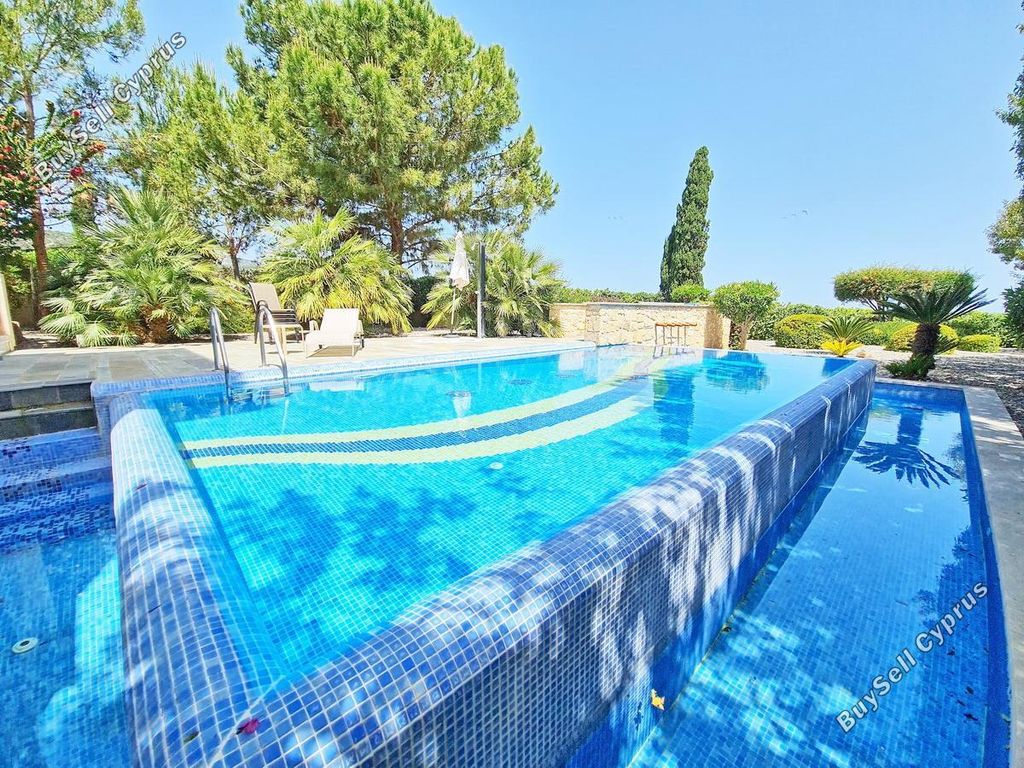 Property photo 2 of 75