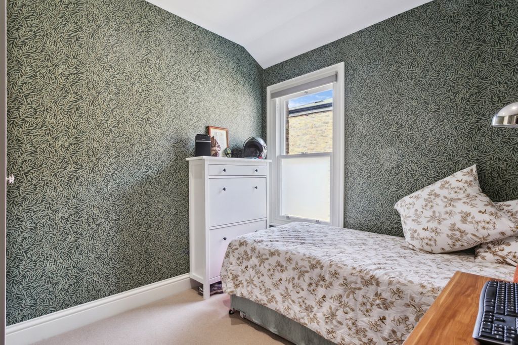 Property photo 3 of 10 Bedroom