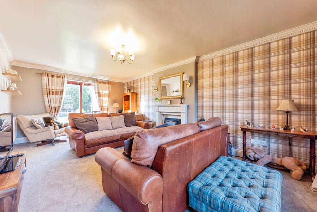 Property photo 3 of 23 46_Manor_Drive-20