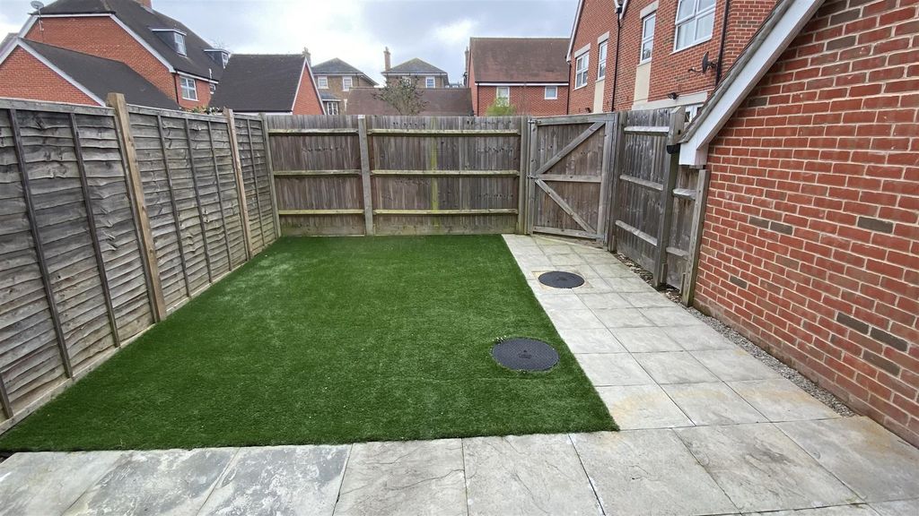 Property photo 2 of 10 Garden