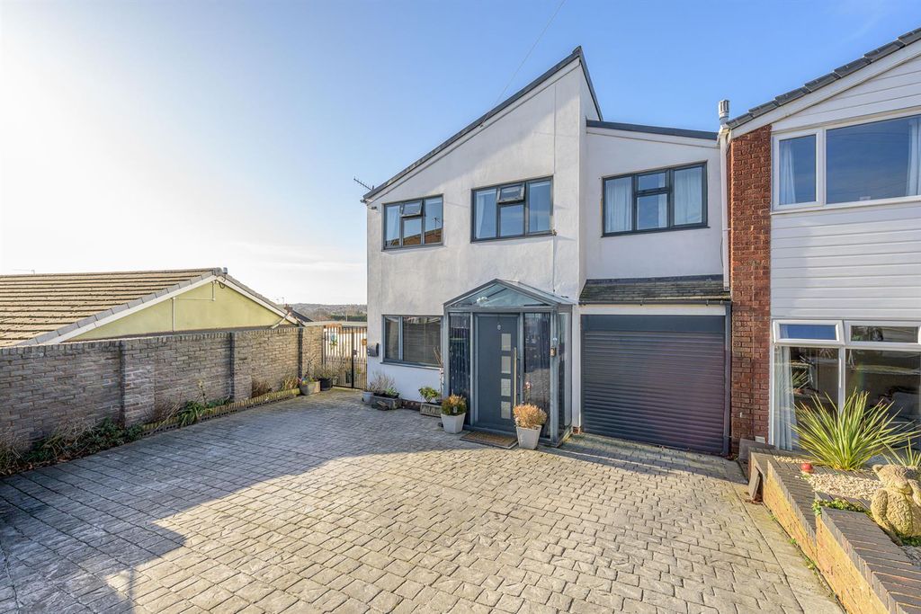 Property photo 1 of 27