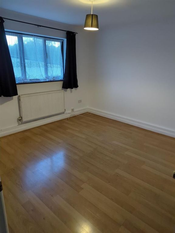 Property photo 3 of 8 79767280-4F07-4352-B32B-Df6Fa7401503.Jpg