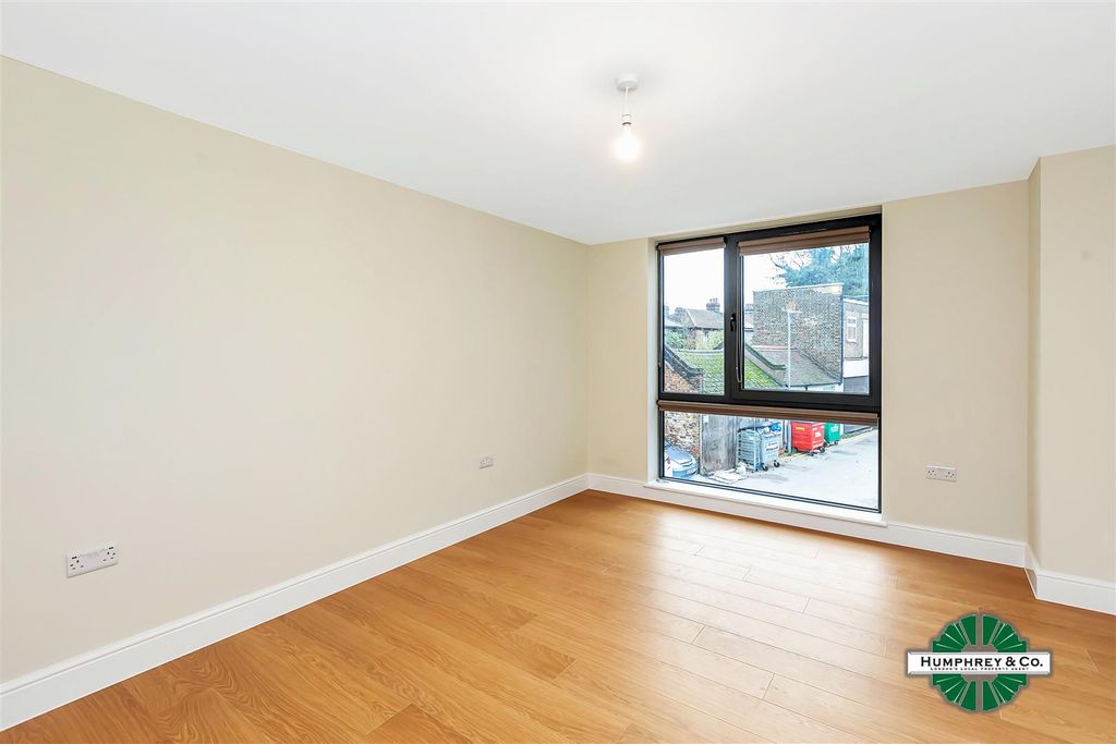 Property photo 3 of 6 2, 14 Cameron Road -007.Jpg