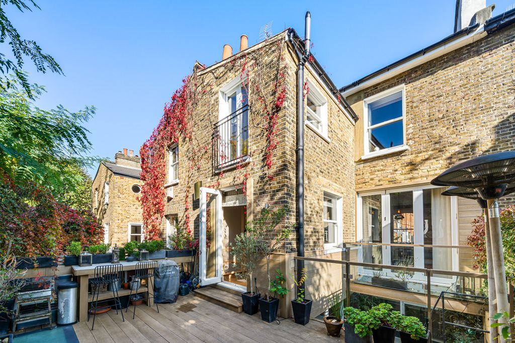 Property photo 2 of 16