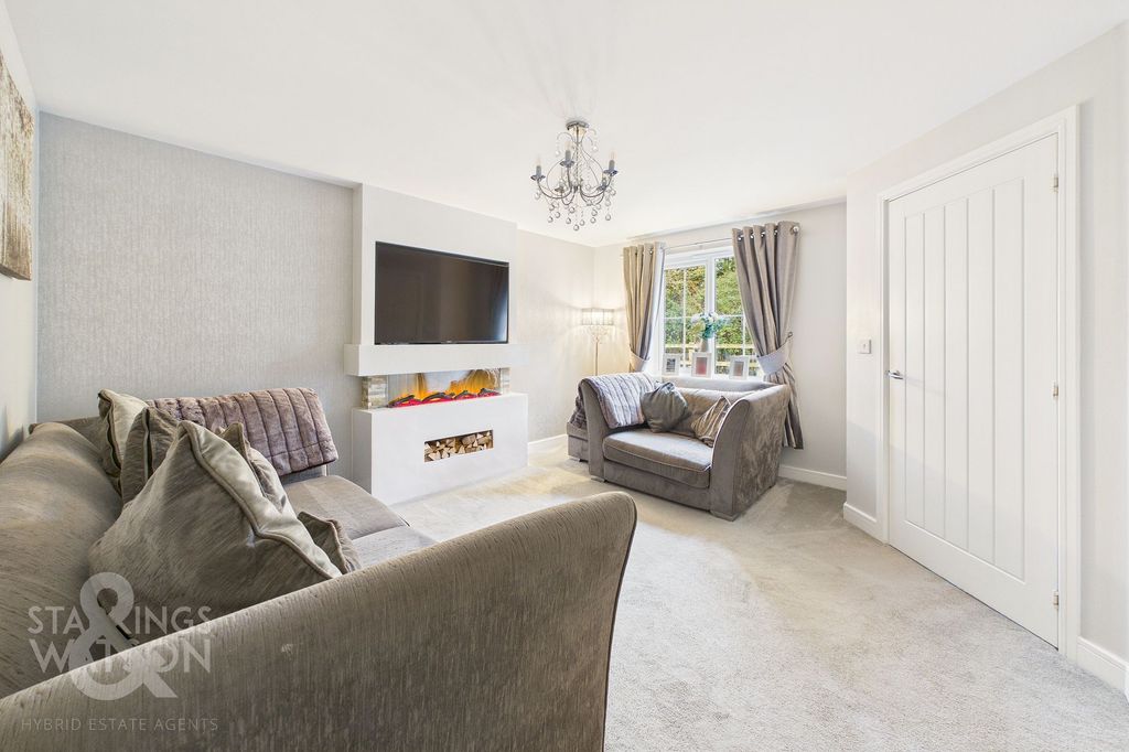 Property photo 2 of 28