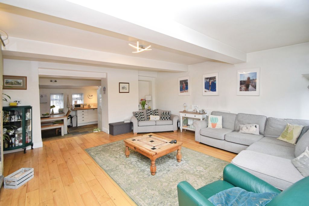 Property photo 2 of 30