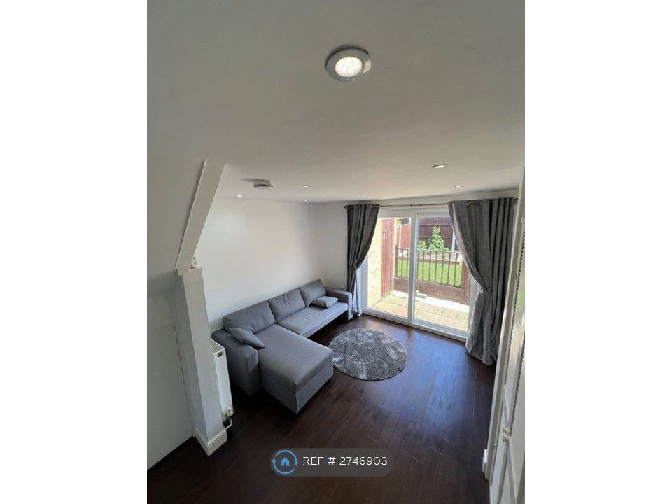 Property photo 1 of 6 Living Room