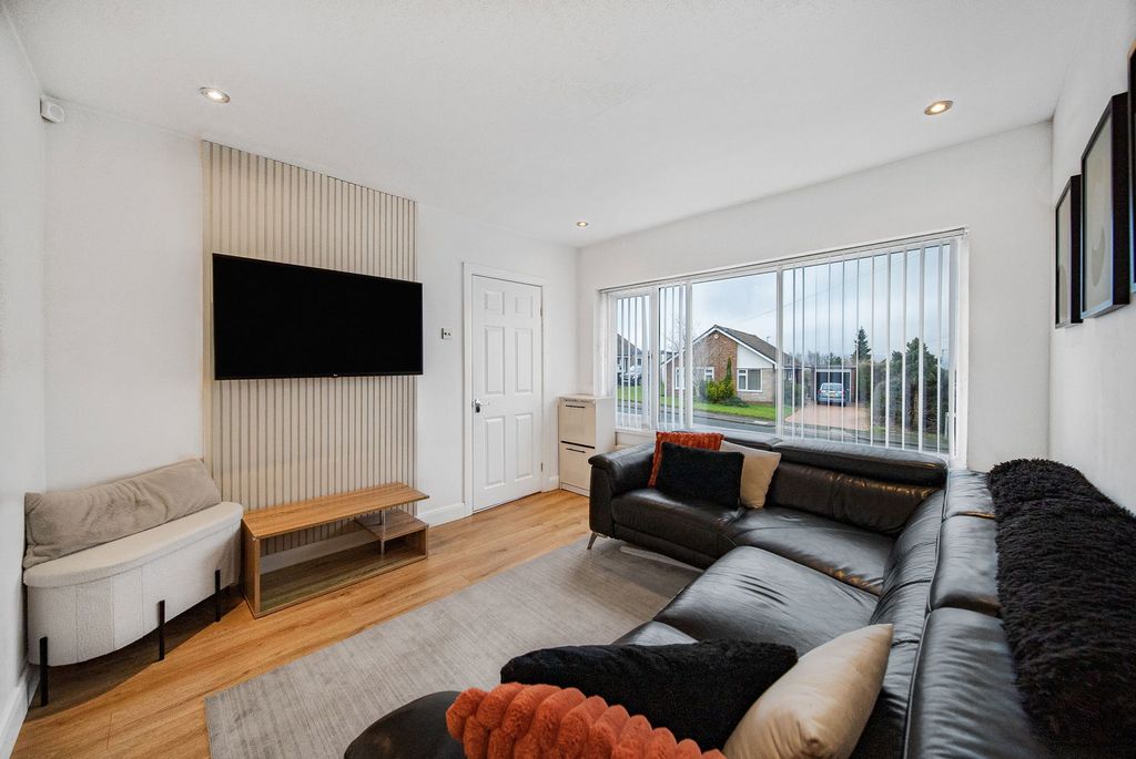 Property photo 3 of 43