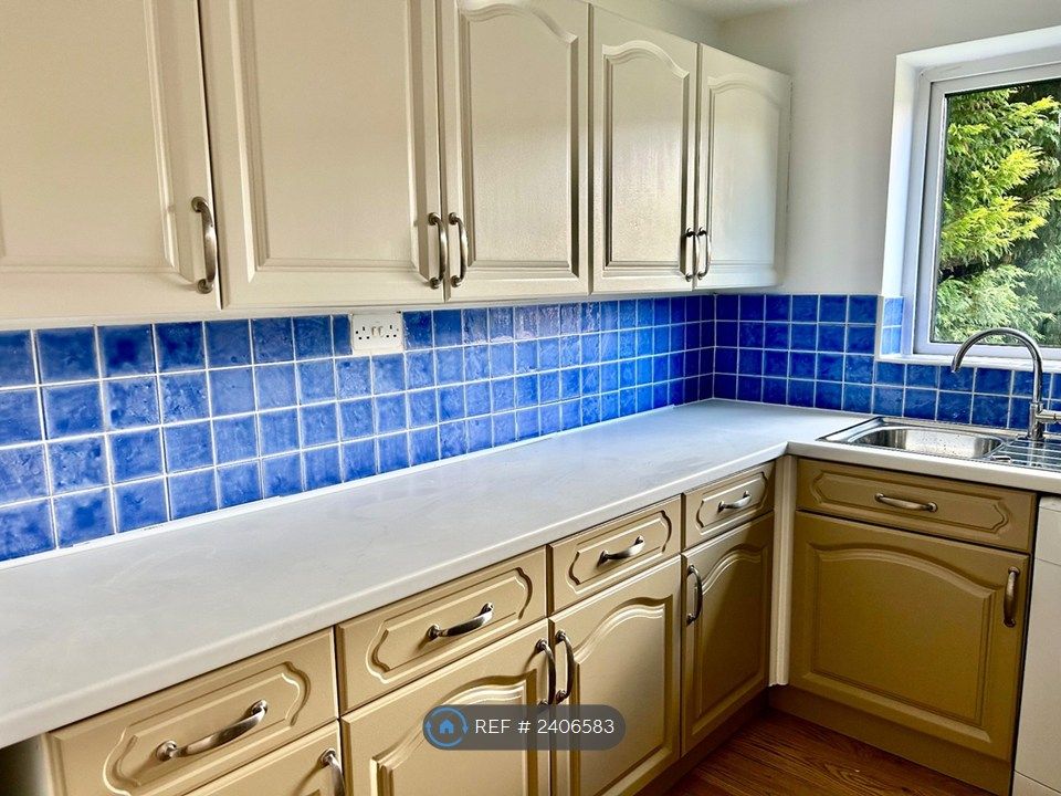 Property photo 3 of 8 Kitchen