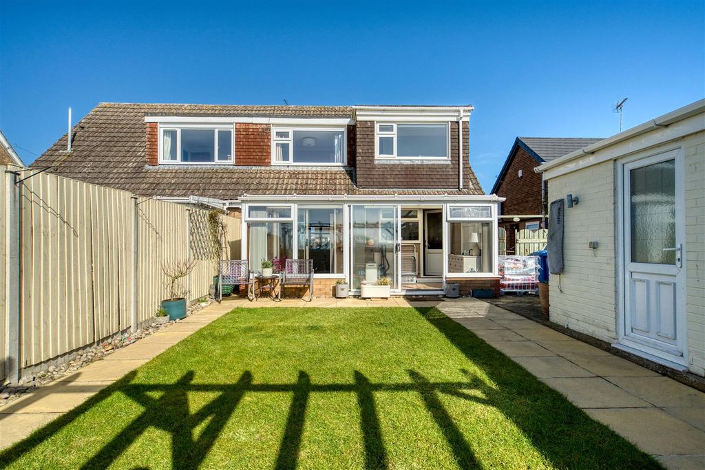Property photo 3 of 25 39 Cawood Crescent12.Jpeg