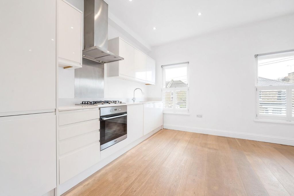 Property photo 3 of 12 Kitchen.Jpg