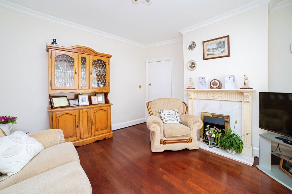 Property photo 3 of 12
