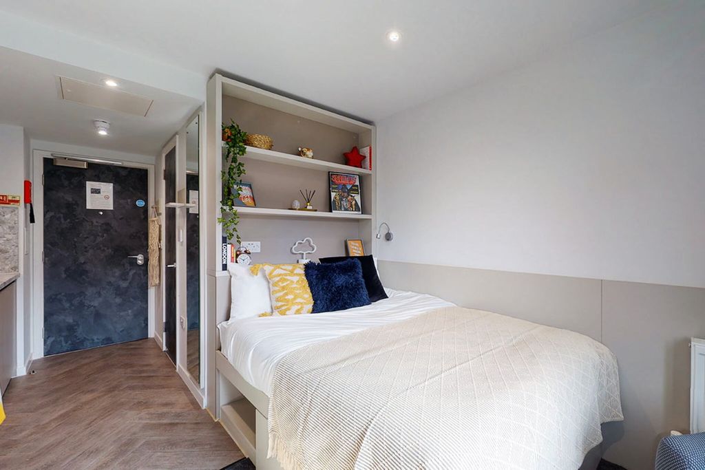 Property photo 1 of 11 Bedroom