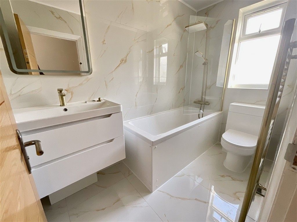 Property photo 1 of 7 Bathroom