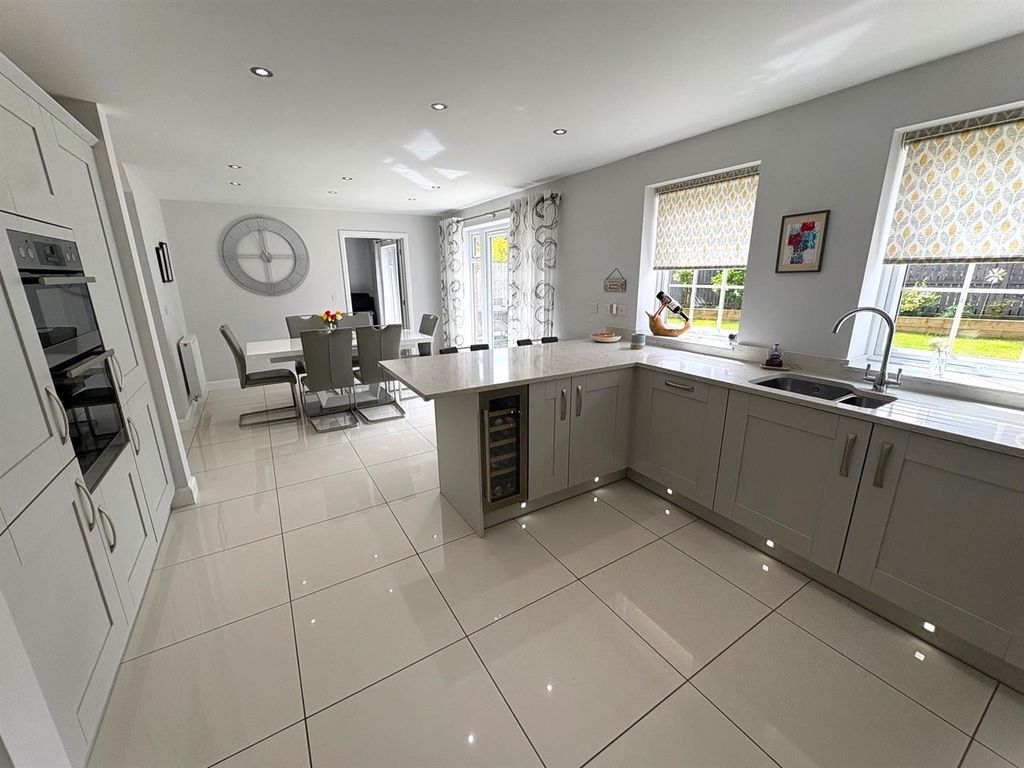 Property photo 2 of 37 Kitchen/Breakfast/Family Room