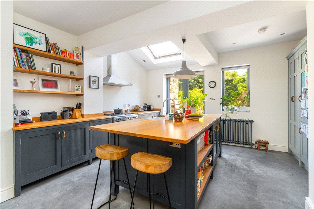 Property photo 3 of 19 Dining Kitchen