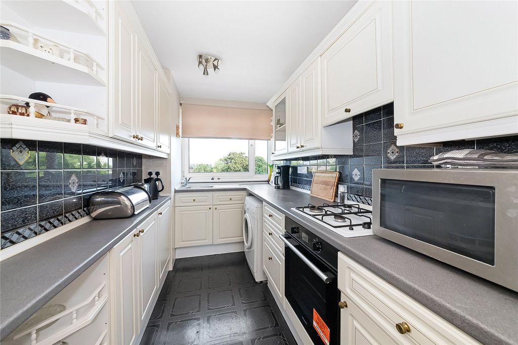 Property photo 3 of 16 Picture No. 10