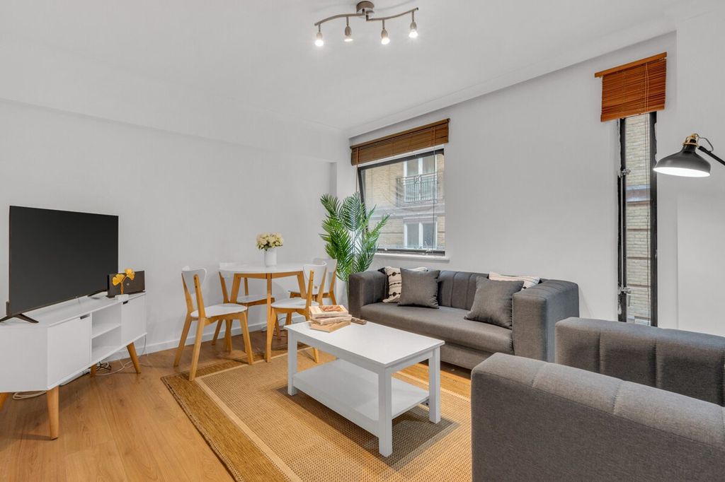 Property photo 1 of 12 Living Room