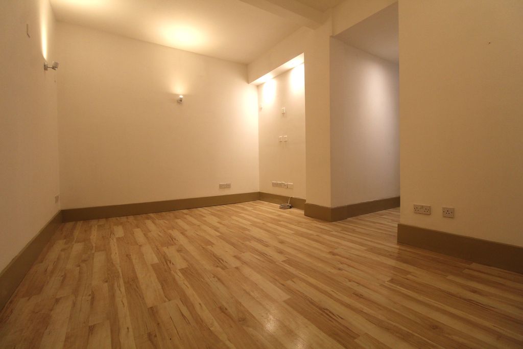 Property photo 1 of 8 Lounge 2