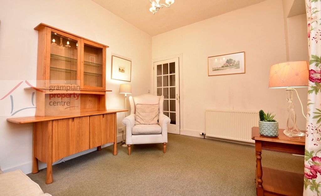 Property photo 2 of 16 Lounge .Jpg