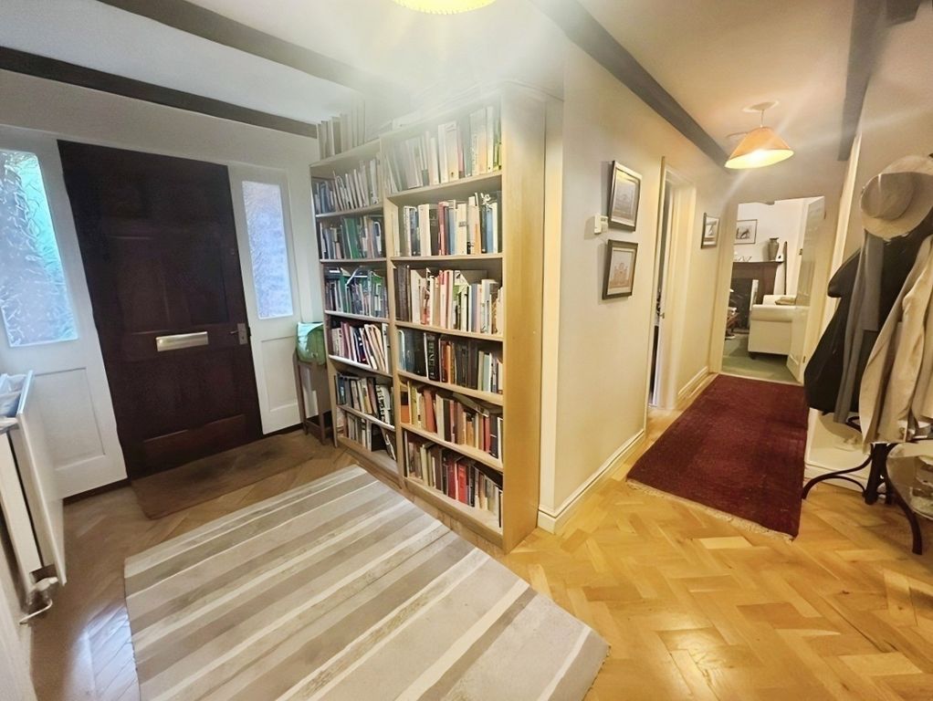 Property photo 2 of 28