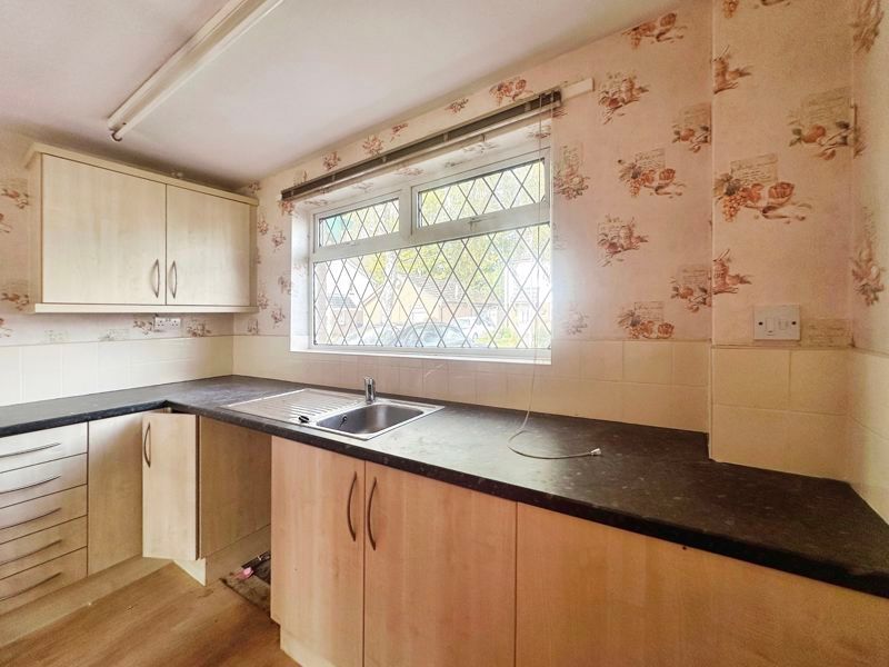 Property photo 3 of 11 Kitchen