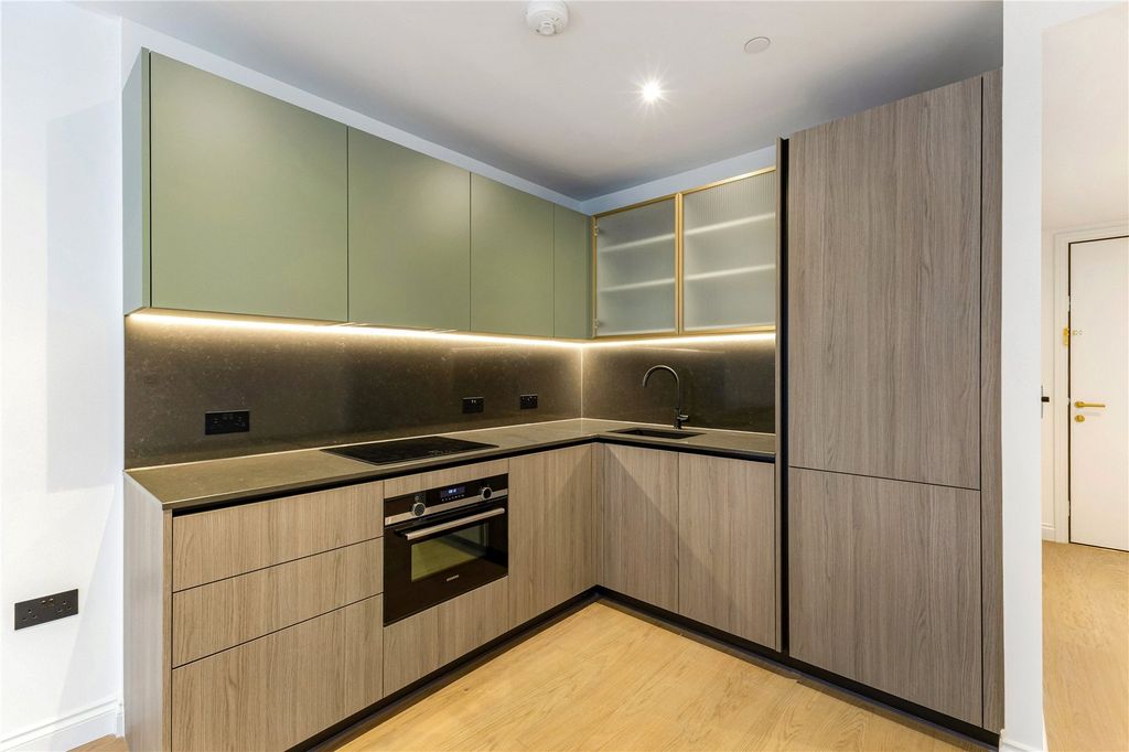 Property photo 2 of 12 Kitchen