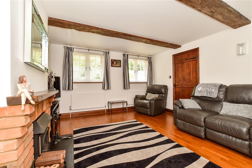 Property photo 2 of 11 Lounge