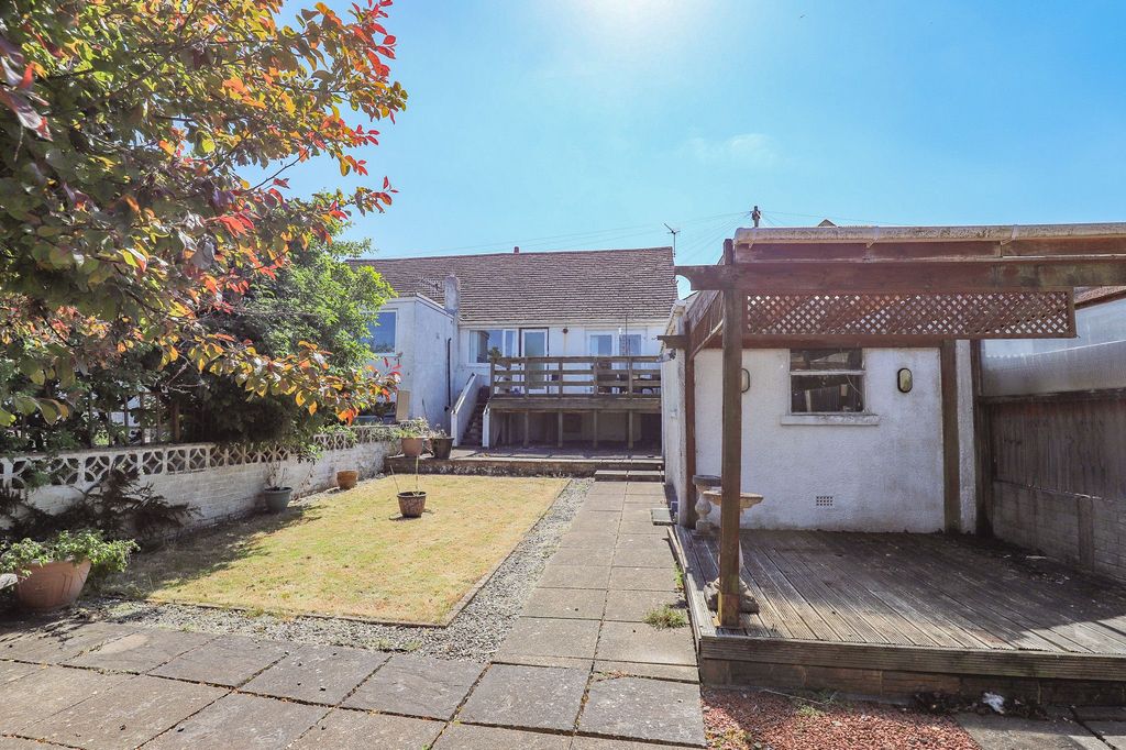 Property photo 2 of 11