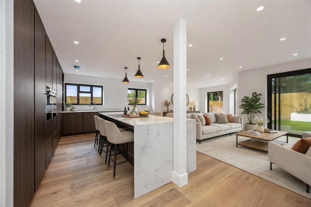 Property photo 2 of 30 A1d72448-8c4E-425d-B125-4B567c0Bc8c2.Png