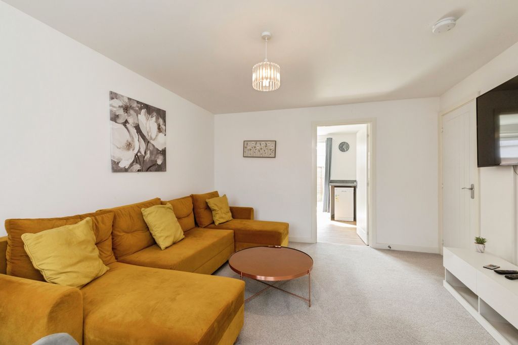 Property photo 2 of 21 Living Room