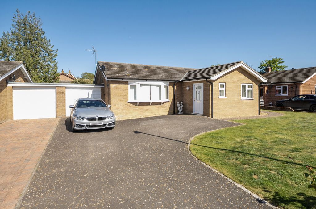 Property photo 1 of 18 1451834-19-69F0Da...