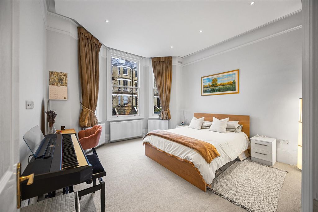 Property photo 3 of 10