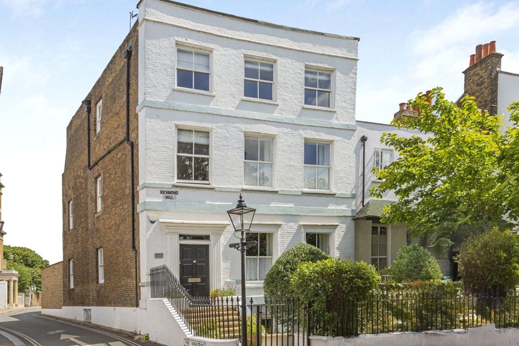 Property photo 1 of 14 Richmond Hill