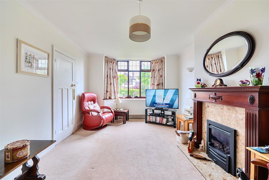 Property photo 2 of 18 Sitting Room