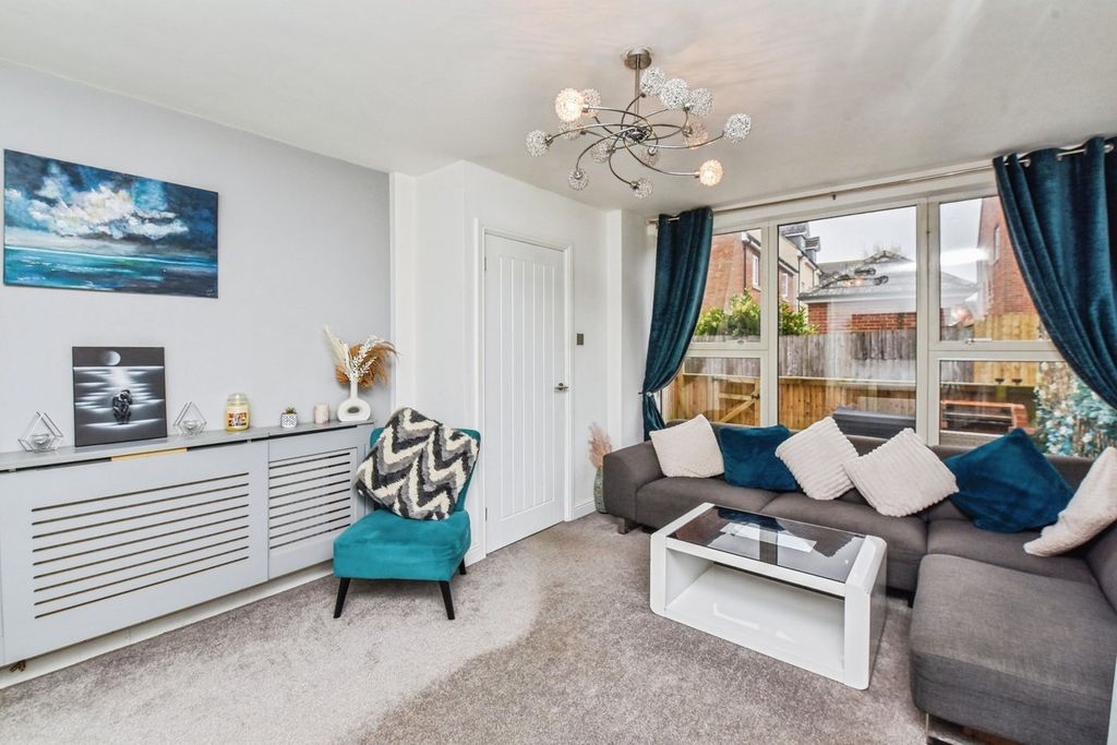 Property photo 3 of 20